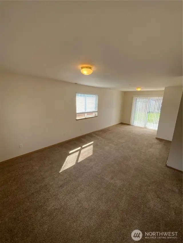 down LARGE FAMILY ROOM
