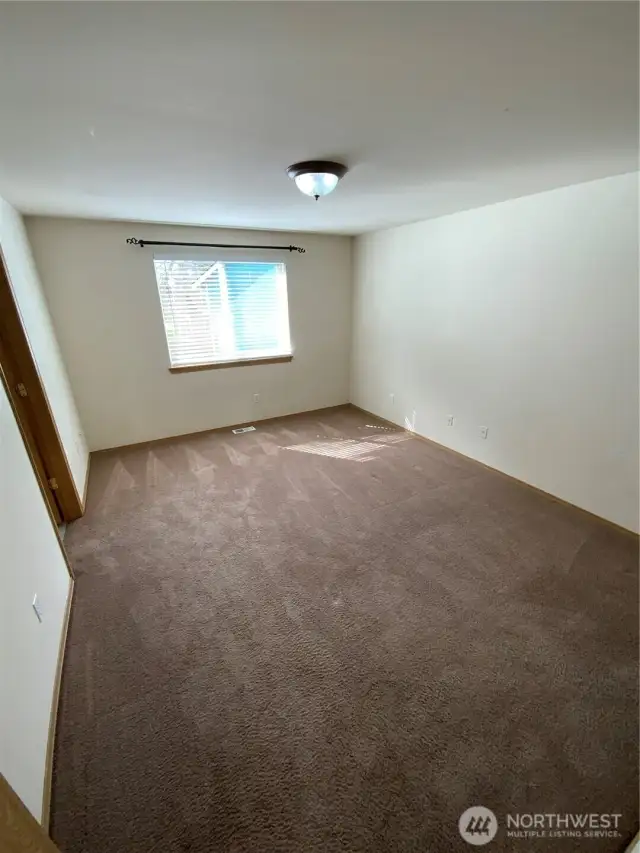 Primary bdr with on suite bath & walk in closet