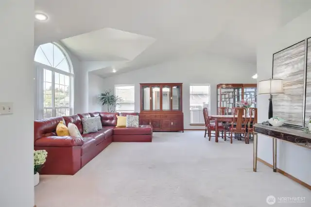 Living room has a bow window with new blinds