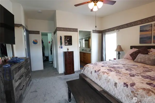 Private bath and walk in closet