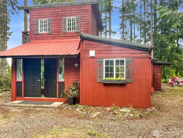 Full of charm with cottage vibes