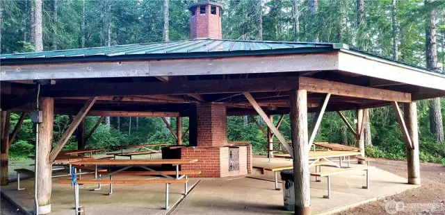 Pavilion with Bbq and picnic tables at Division 1 park