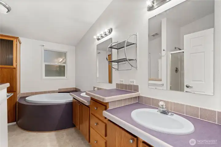 Primary 5 piece ensuite