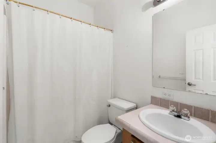 Second Primary ensuite bathroom