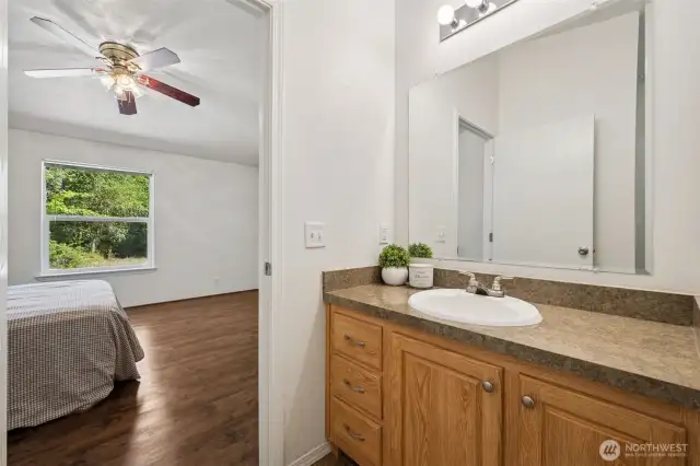 Primary bath with pass through from laundry/mudroom!