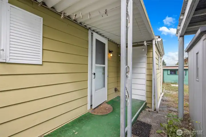 Back entry way into the mudroom.