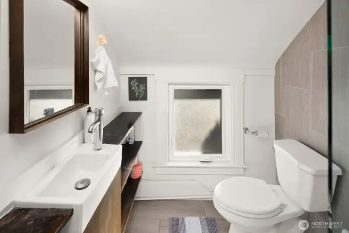 Unit #2015: Another view of the updated bathroom with built-in storage shelving.