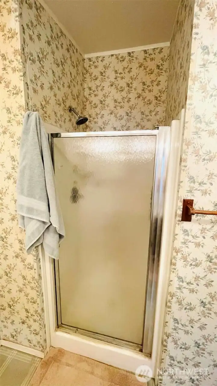 Primary En Suite-Shower