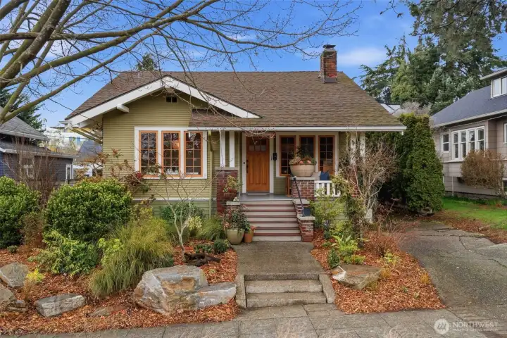 Classic Whittier Heights Craftsman with all the character you hope for & the modern functionality you need. Exceptional location close to beloved neighborhood spots—Delancey’s, cafés, boutiques, and more. Great schools, excellent transit access, and a thriving community make this a smart investment.