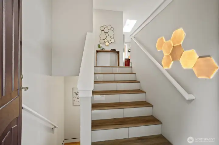 Welcoming tiled entry with fresh new paint throughout the home.