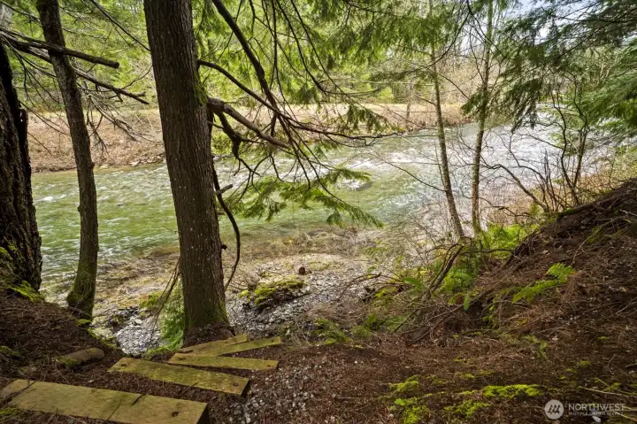 Relax and enjoy your own special spot on the Snoqualmie River.