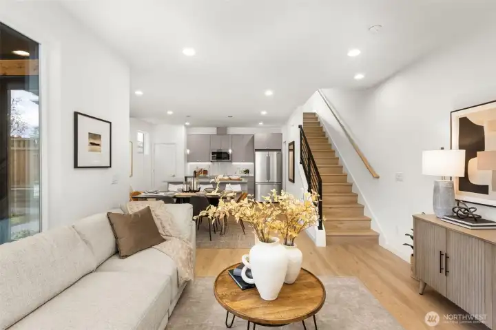 A chef’s dream: this kitchen blends high-end functionality with a bright, contemporary aesthetic.