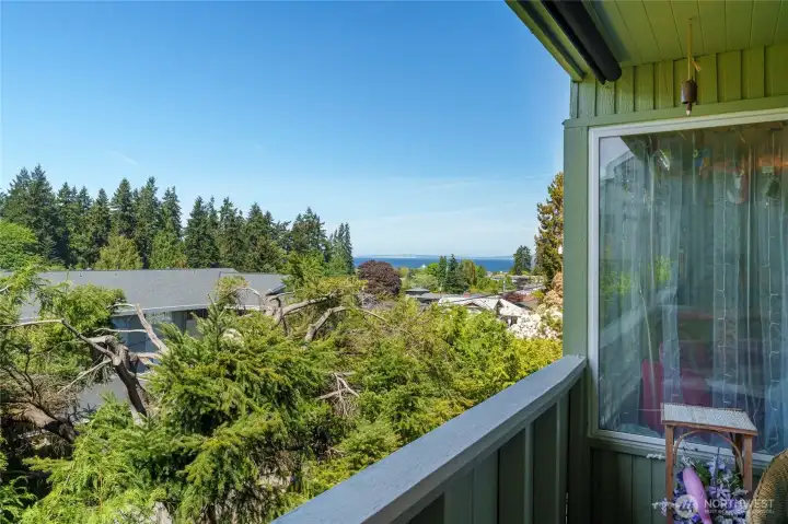 Private covered deck provides the perfect year round locqation for taking in the breath taking views of the Puget Sound sunsets, Edmonds City Park and soaring Bald Eagles!