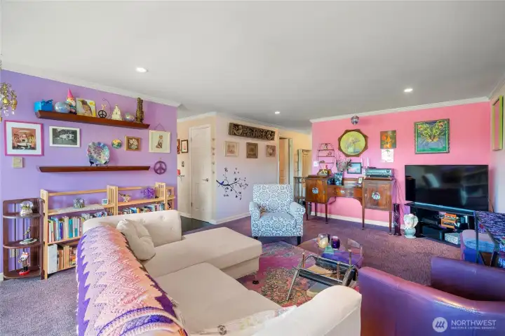 Any Huskies Fan dreaming of a purple themed viewing room? This condo is ready for those Football game game!