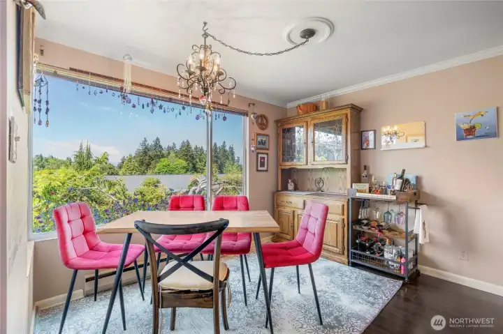 Spacious dining room nook with lots of ample natural light, perfect spot for a candle lit dinner to watch the sunsets!