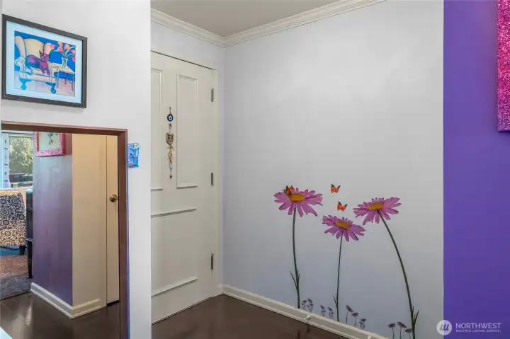 WELCOME HOME!! this bright and cheery condo is the perfect place to call your own!