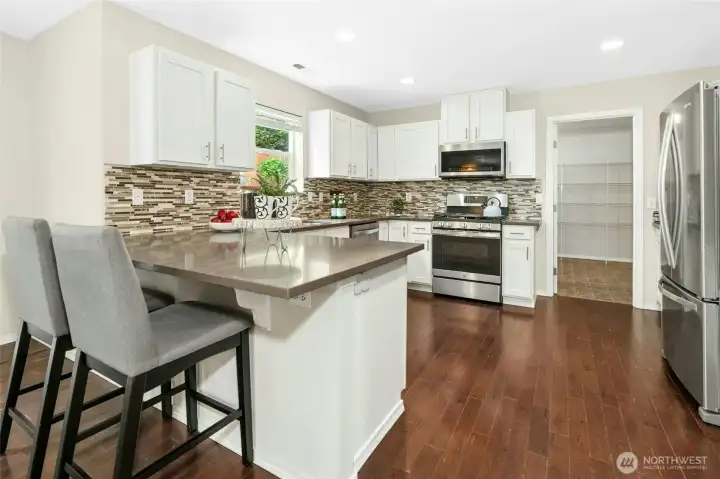 Entertainer’s kitchen with large island