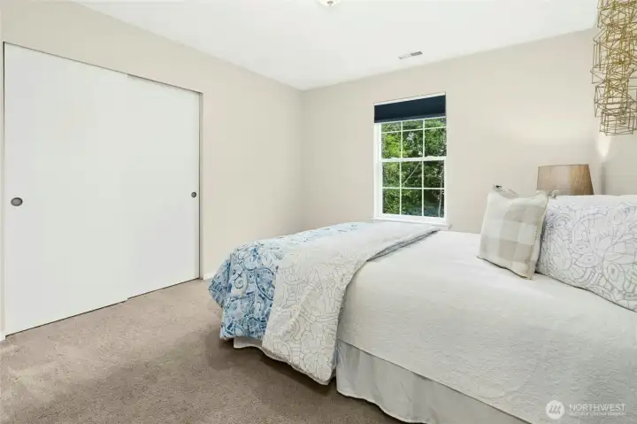 Light-filled additional bedroom