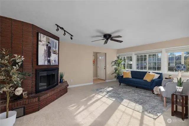 LIVING ROOM | TONS OF NATURAL LIGHT