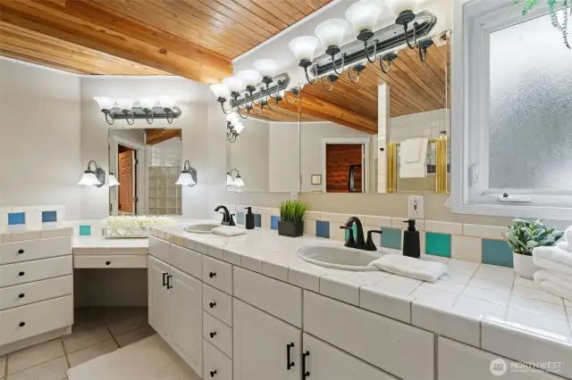 Primary bath with double vanity and make up desk