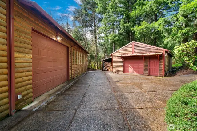 10 Car garage and additional garage