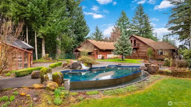 Infinity Pool and side yard