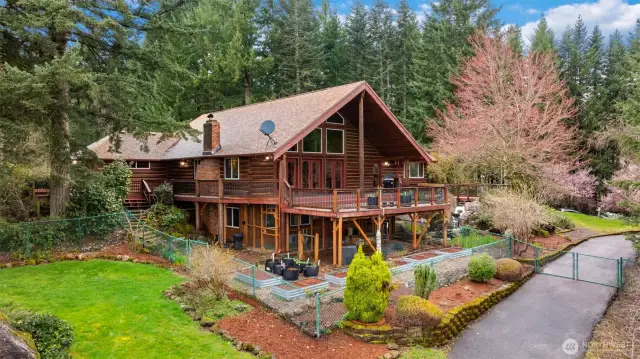 East Facing Main House-Mt Hood Views