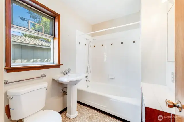 Full bath with views to the backyard.