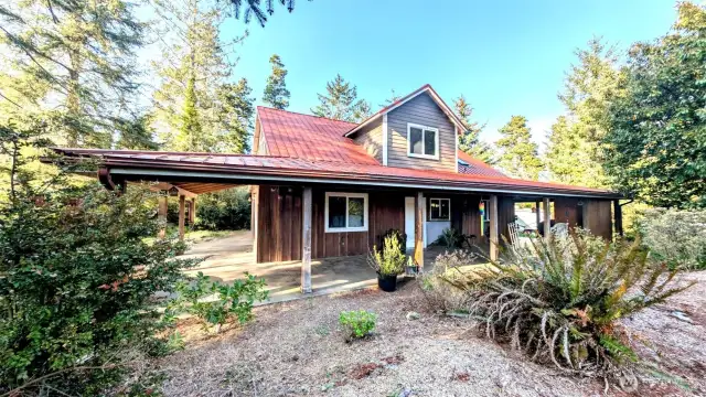 PNW Farmhouse w/ Wrap around porch.