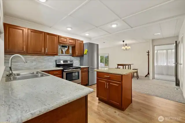 Kitchen - Microwave replaced with new