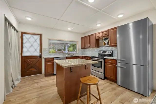 Kitchen - Microwave replaced with new