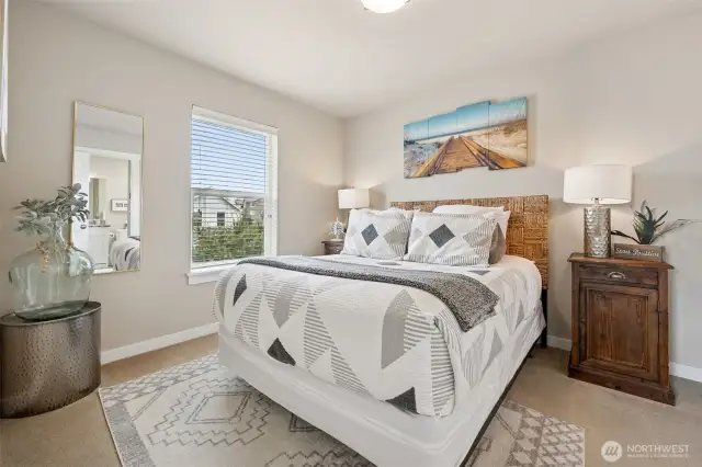 2nd Primary suite with queen size bed.