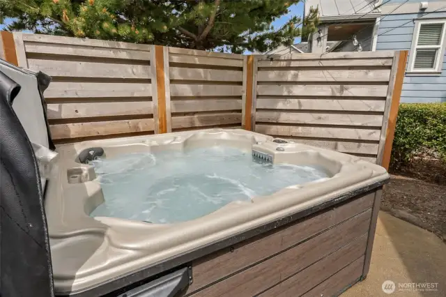 Cover of the hot tub is on a lift, once the cover is raised you have great privacy.