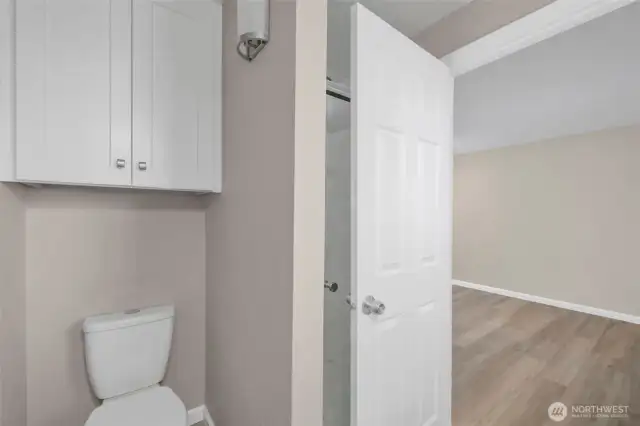 Main Hallway Full Bath