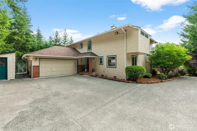 large courtyard driveway