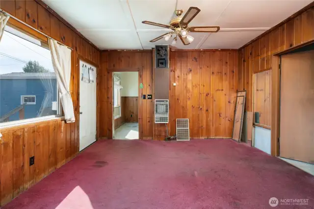 Dining area/entry