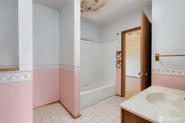 Main floor full bathroom.