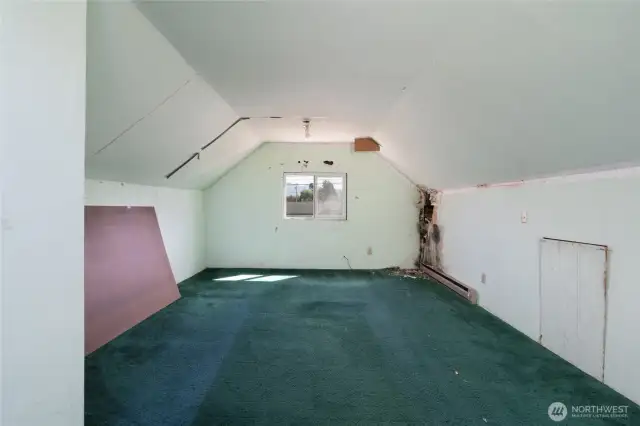 Upstairs, 2nd bedroom.