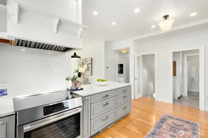 Induction range with custom hood. Stunning!