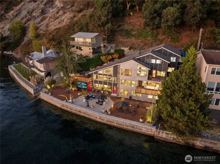 Welcome to Seola Beach and to your slice of 100+ ft of Puget Sound waterfront!