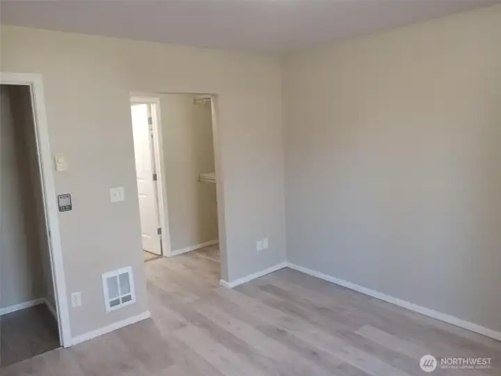Main bedroom looking toward walkin closet.