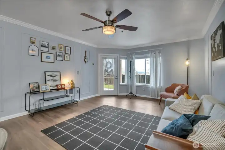 Large living room w/door leading to fenced patio w/private garden/green space