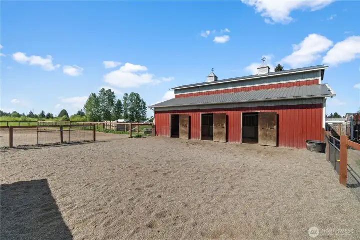 Great turn out off of barn
