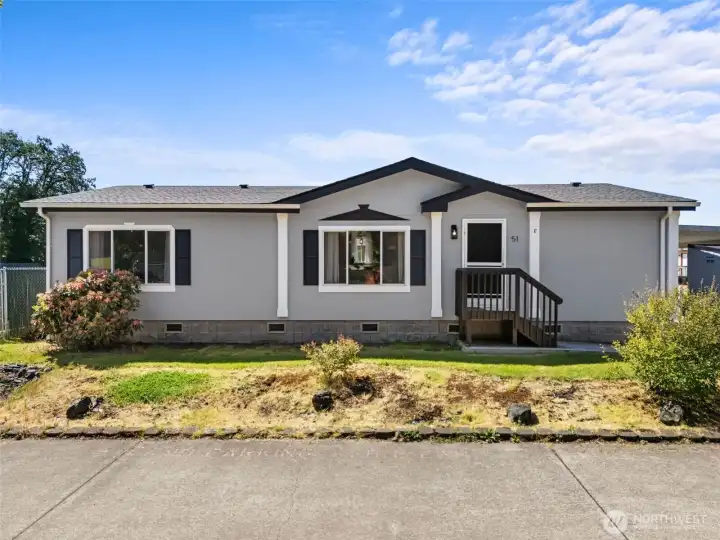 Welcome home to this inviting corner lot property with fresh updates and peaceful views of the open green space behind. Welcome home to this inviting corner lot property with fresh updates and peaceful views of the open green space behind.