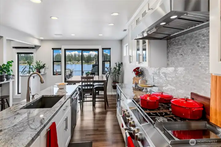 Gourmet kitchen w/6-burner stove top & double oven. Gourmet kitchen w/6-burner stove top & double oven.