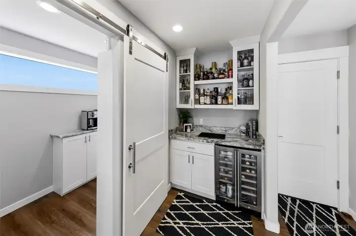Walk-in pantry w/barn door and dry bar area ready for you or guests! Walk-in pantry w/barn door and dry bar area ready for you or guests!