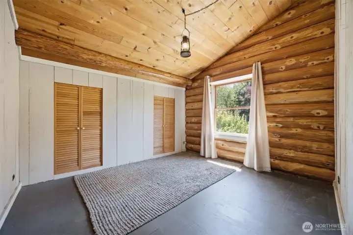 The third bedroom is upstairs. The third bedroom is upstairs.
