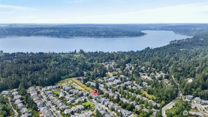 Convenient access to I-90 & SR-520, close to Metropolitan Market & Sammamish Town Center, award-winning Lake Washington School District and minutes to Lake Sammamish, Ebright Creek Park & Big Rock Park