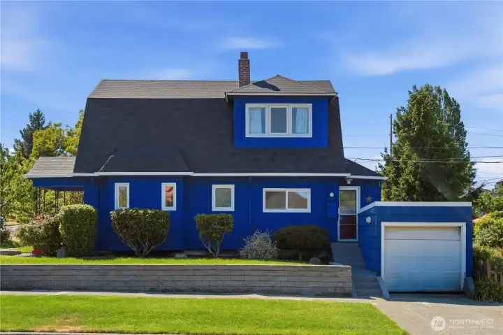 Detached 1 car garage