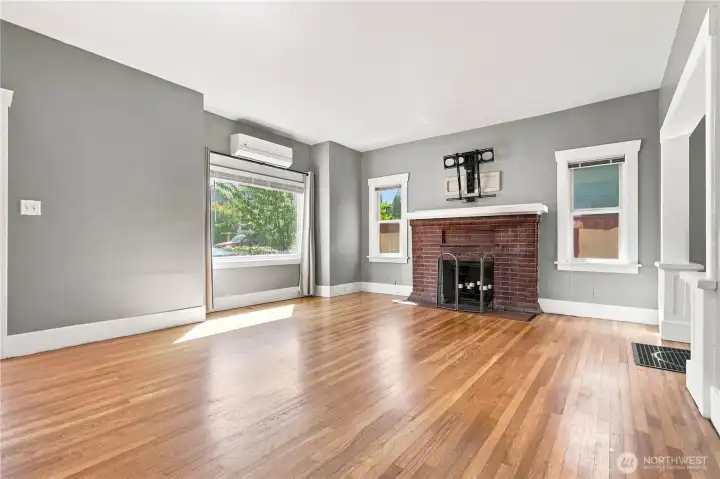 Living Room Unstaged
